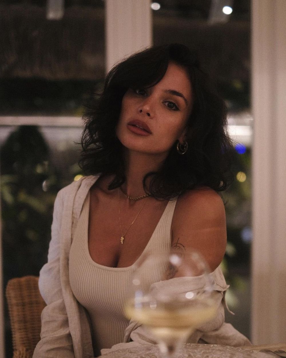 Fata legendei lui Chelsea, aproape să fie interzisă pe internet după ce a apărut topless într-un clip_13