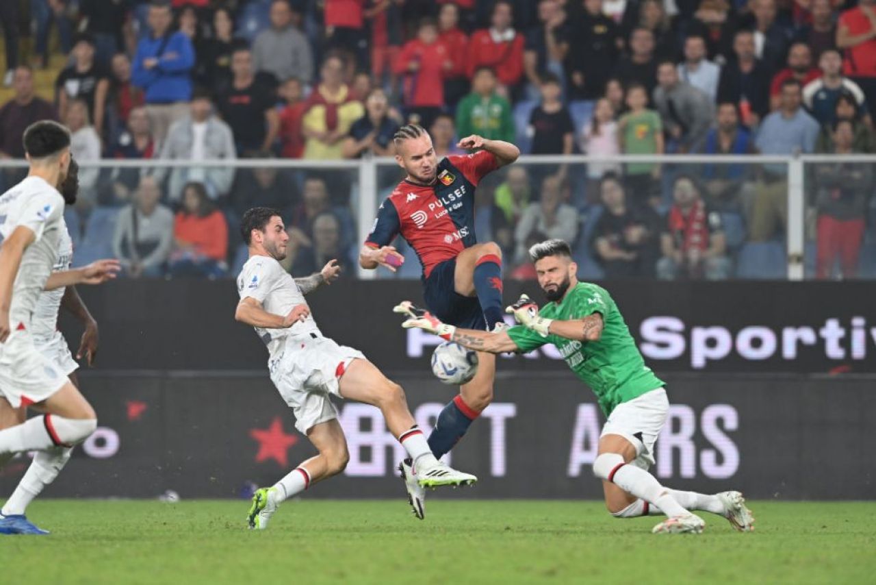 Portarul Giroud vs atacantul Pușcaș! A intrat în poartă și a blocat tot în Genoa - Milan! Drăgușin a refuzat să își înlocuiască portarul _1
