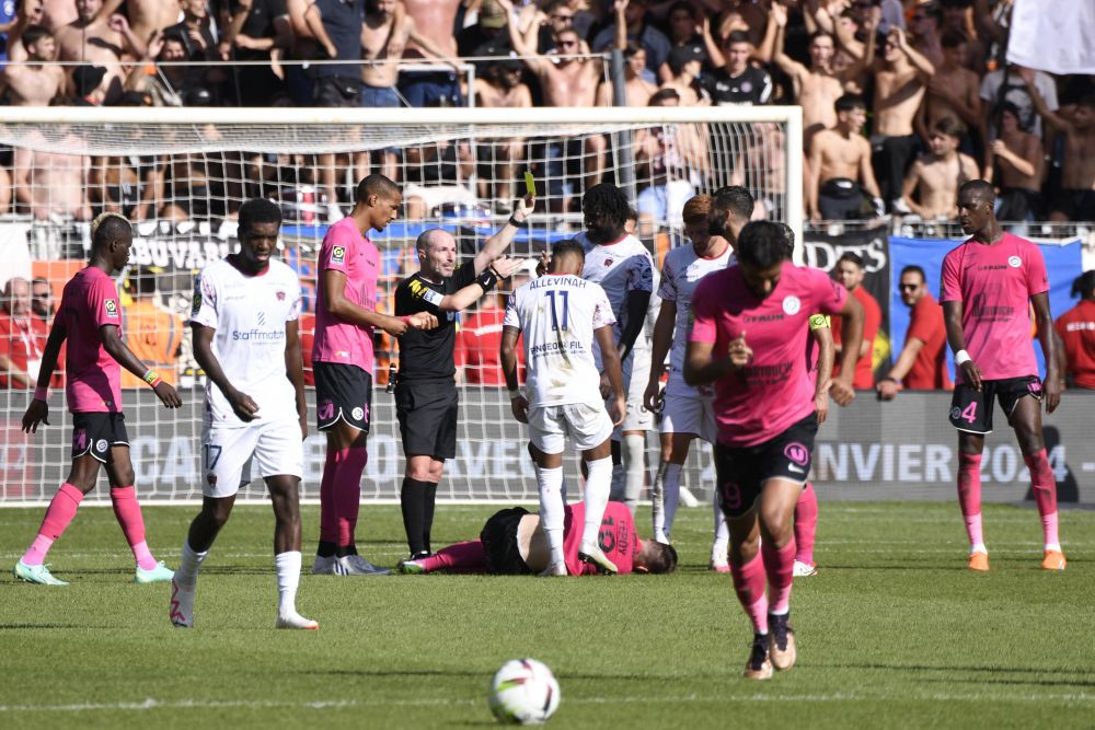 Meci din Ligue 1, suspendat din cauza unei petarde! Portarul a fost scos pe targă_2