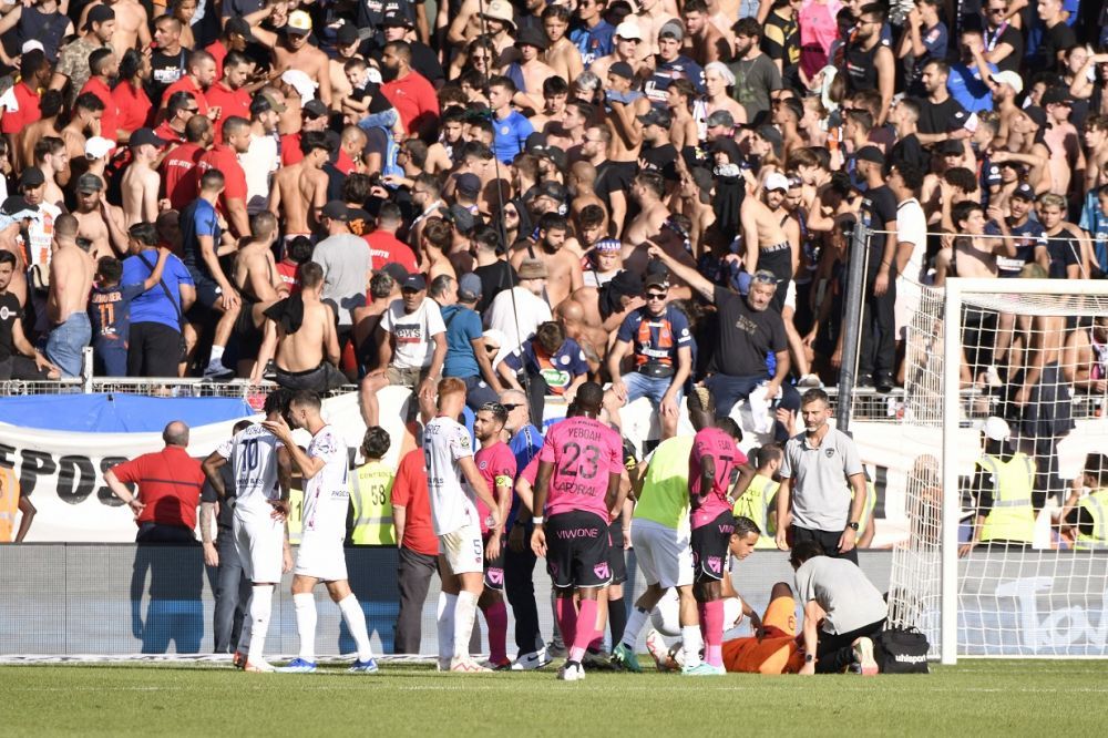 Meci din Ligue 1, suspendat din cauza unei petarde! Portarul a fost scos pe targă_4