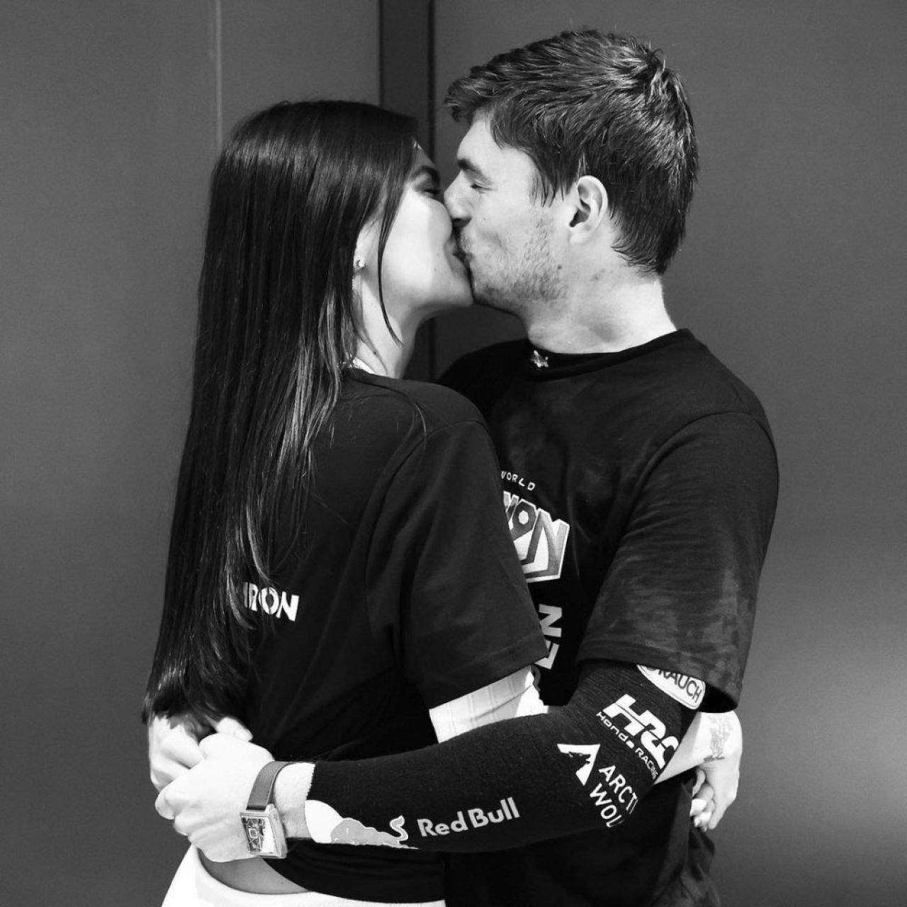 Cum s-a afișat Max Verstappen alături de partenera sa model, Kelly Piquet_22