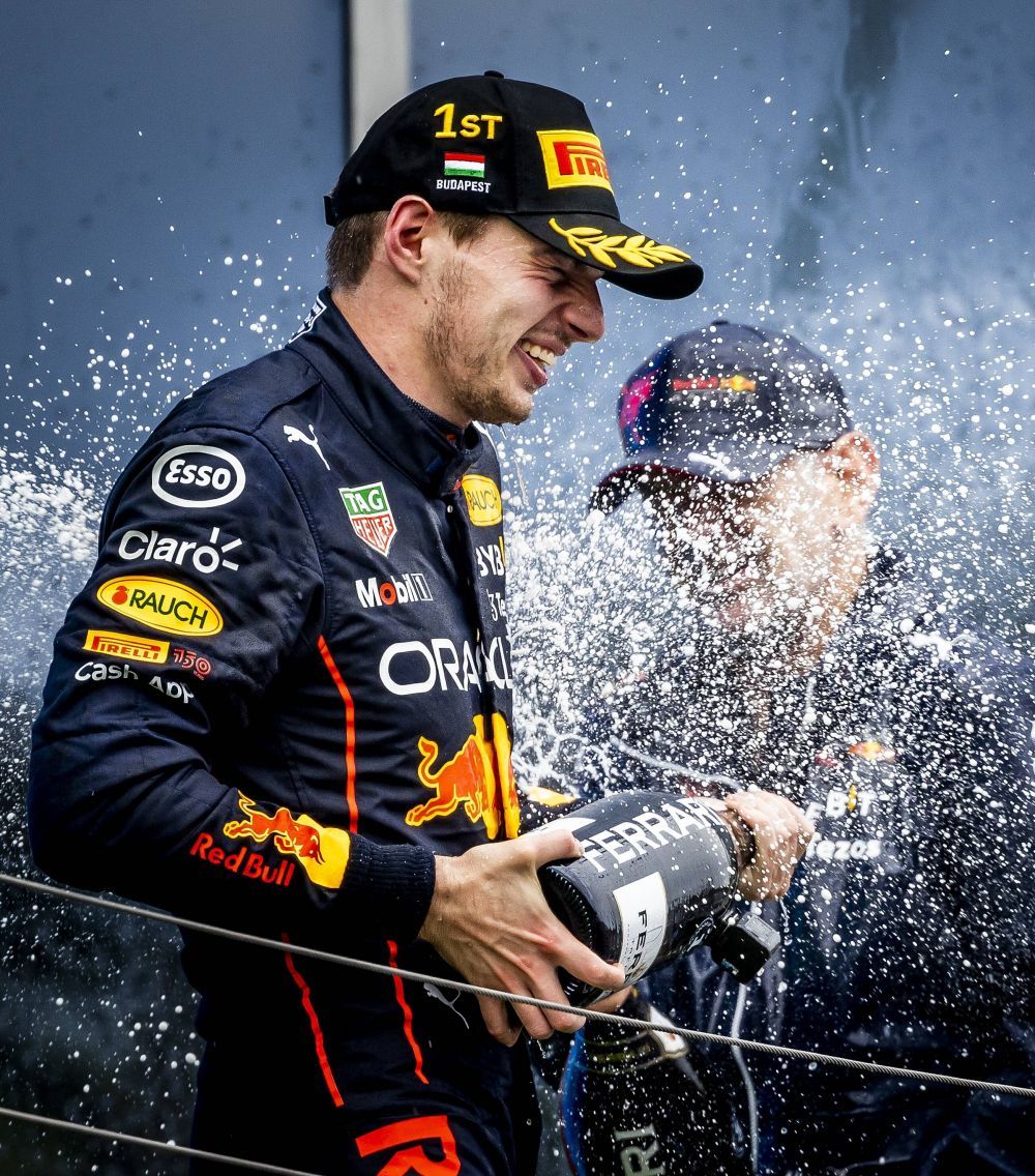 Cum s-a afișat Max Verstappen alături de partenera sa model, Kelly Piquet_30