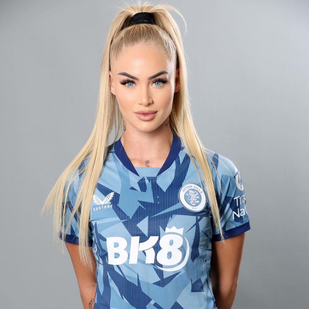 Ofertă 'nesimțită' primită de cea mai sexy fotbalistă pentru o noapte de amor! Cu cât o plătea o celebritate _3
