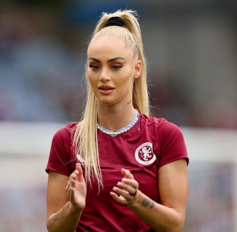 Ofertă 'nesimțită' primită de cea mai sexy fotbalistă pentru o noapte de amor! Cu cât o plătea o celebritate _11