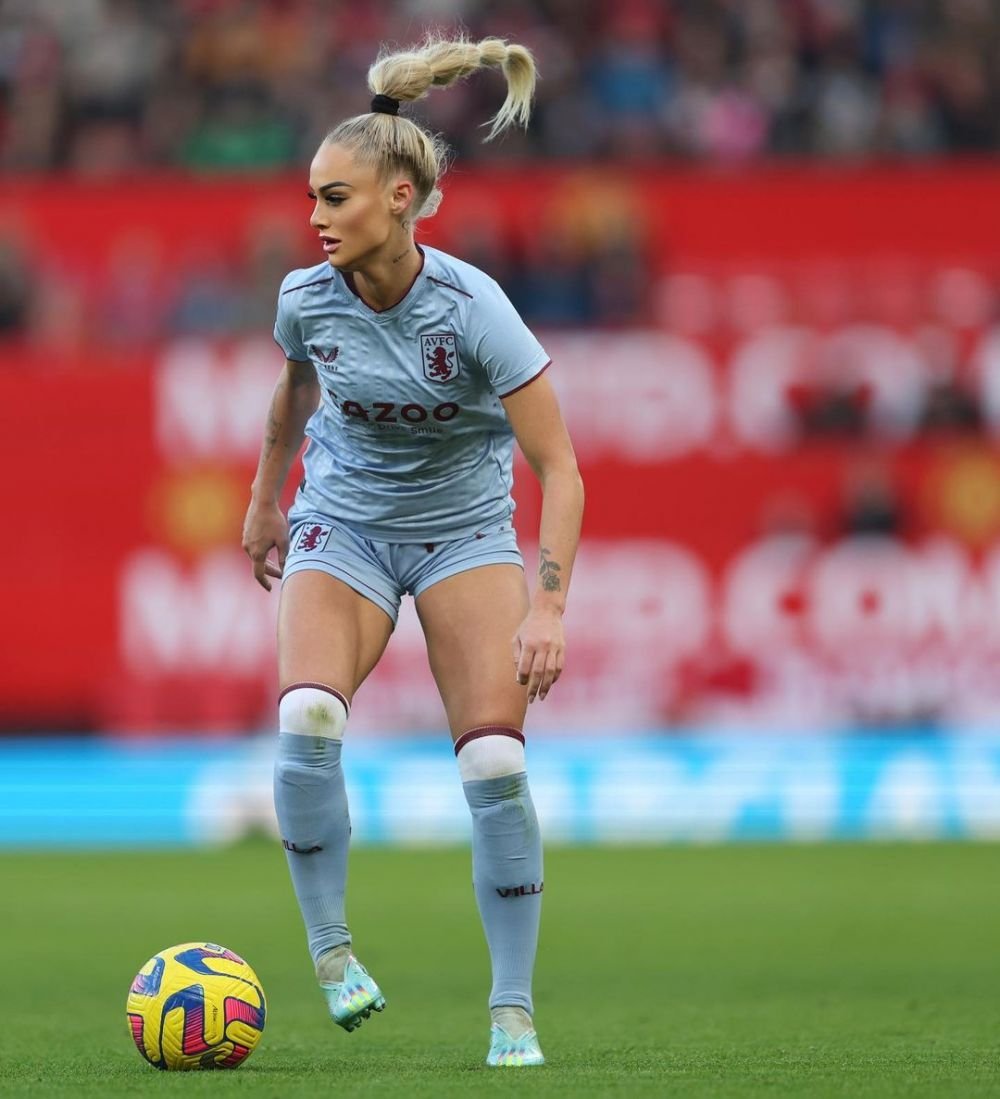 Ofertă 'nesimțită' primită de cea mai sexy fotbalistă pentru o noapte de amor! Cu cât o plătea o celebritate _77