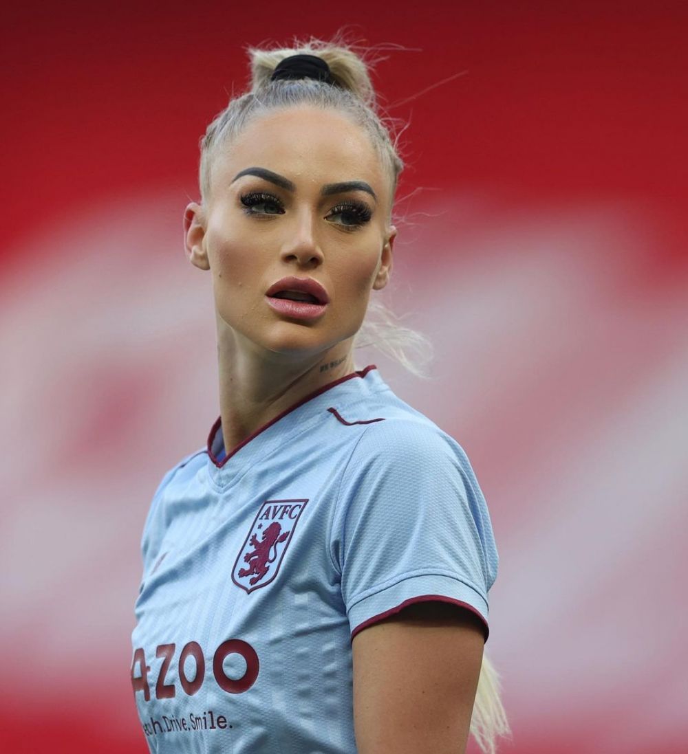 Ofertă 'nesimțită' primită de cea mai sexy fotbalistă pentru o noapte de amor! Cu cât o plătea o celebritate _79