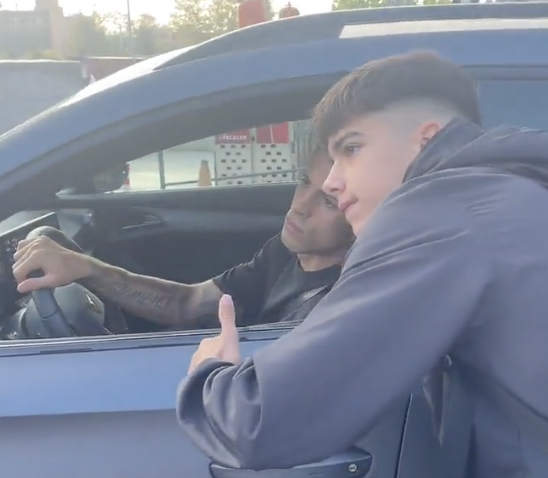 Joao Cancelo a răbufnit după ce a fost criticat pentru un moment &icirc;n care certa c&acirc;țiva băieți care &icirc;i cereau poze și autografe