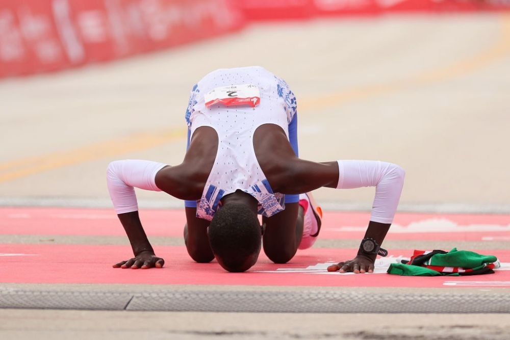 Vali Tomescu, expert în maraton, lămurește pentru Sport.ro recordul mondial stabilit la Chicago de Kelvin Kiptum, dar are și semne de întrebare după ce a analizat explicațiile antrenorului sportivului kenyan_7