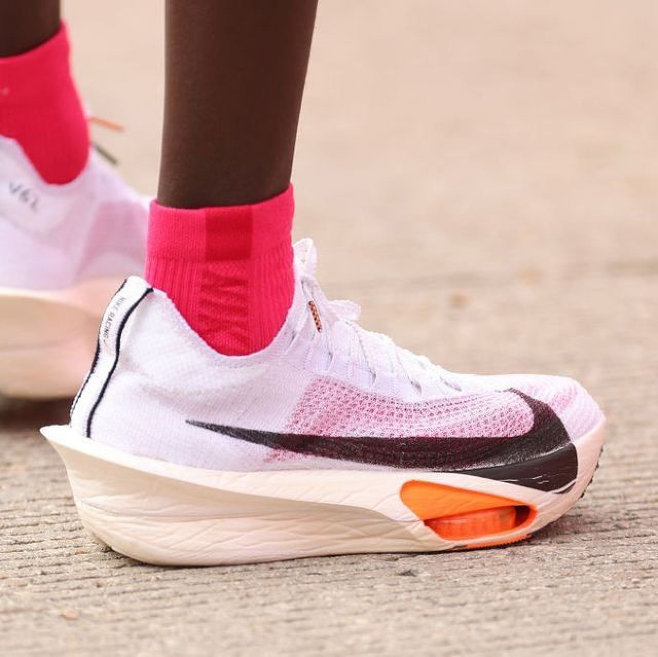 Vali Tomescu, expert în maraton, lămurește pentru Sport.ro recordul mondial stabilit la Chicago de Kelvin Kiptum, dar are și semne de întrebare după ce a analizat explicațiile antrenorului sportivului kenyan_16