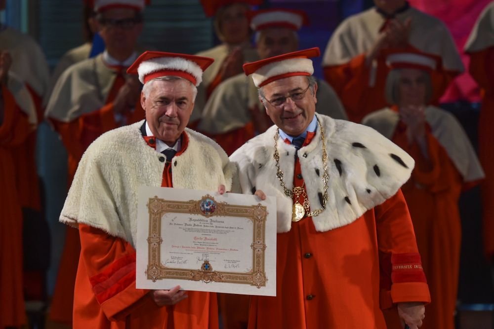 Carlo Ancelotti, dat de gol de rectorul Universității din Parma după ce a fost învestit Doctor Honoris Causa: „Îl așteaptă o aventură extraordinară!” _13