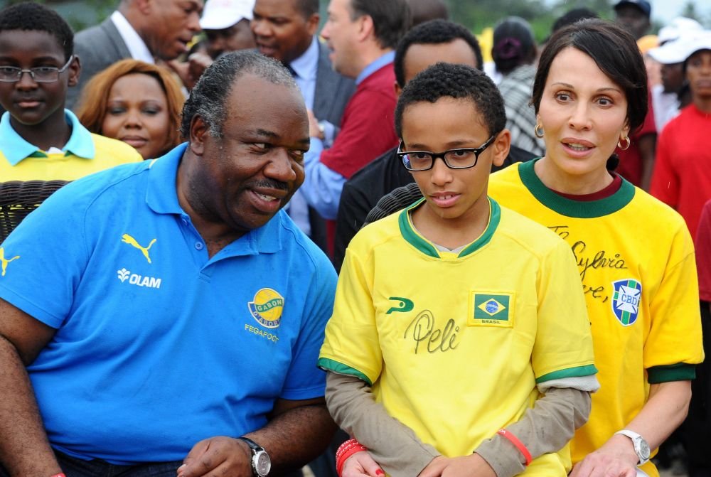 Cum arată Sylvia, soția franțuzoaică a dictatorului Ali Bongo, trimisă astăzi în închisoare de junta militară din Gabon_7