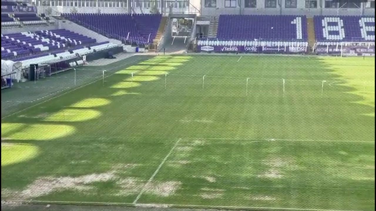 MM Stoica s-a enervat când a văzut gazonul pe care va juca România: ”Asta e plajă! Mai trebuie salvamari”_5