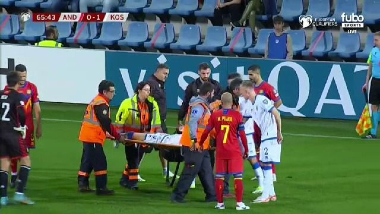 Lovitură grea pentru Rapid! Albion Rrahmani a fost scos pe targă și este suspect de o accidentare dură_1
