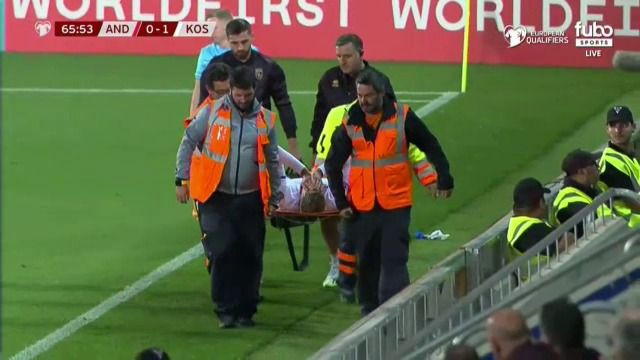 Lovitură grea pentru Rapid! Albion Rrahmani a fost scos pe targă și este suspect de o accidentare dură_6