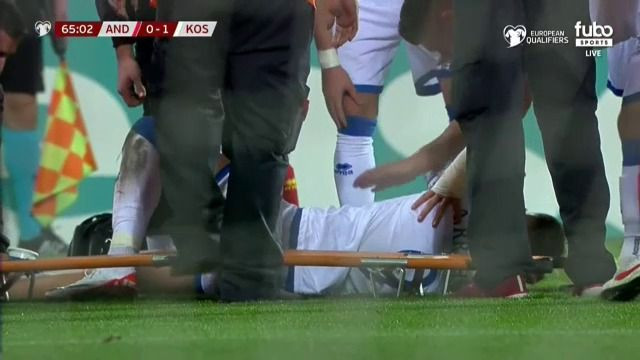 Lovitură grea pentru Rapid! Albion Rrahmani a fost scos pe targă și este suspect de o accidentare dură_8