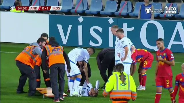 Lovitură grea pentru Rapid! Albion Rrahmani a fost scos pe targă și este suspect de o accidentare dură_9