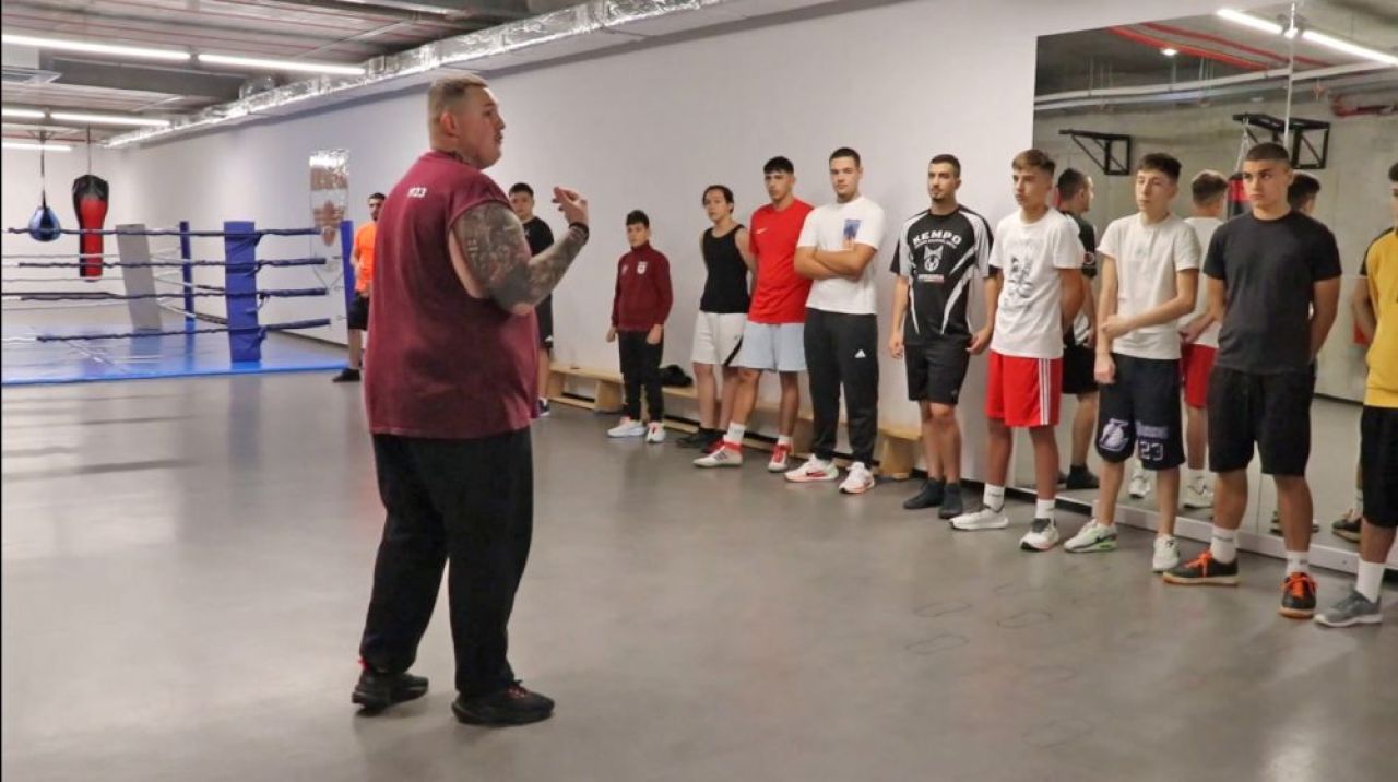 Ronaldo din Giulești e ultras în galeria Rapidului, antrenor de box și s-a mutat de acasă ca să fie aproape de noul stadion_10