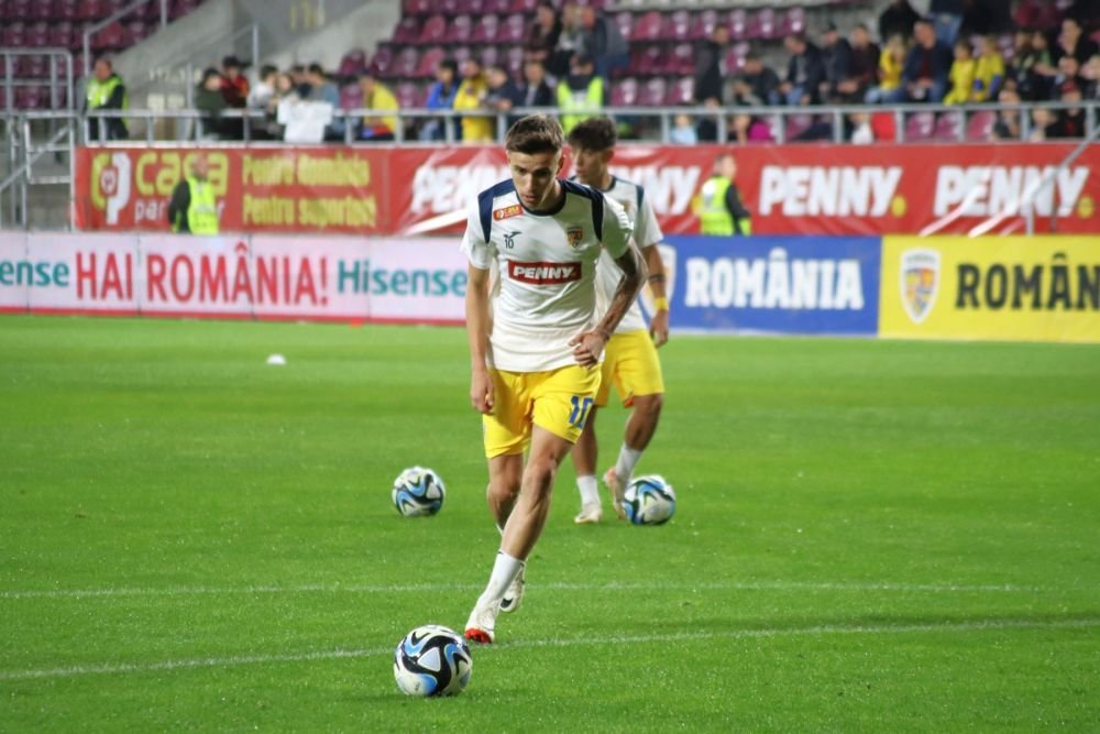 Tavi Popescu, înjurat din peluză, idolatrizat de copii, la primul meci cu banderola naționalei U21_3