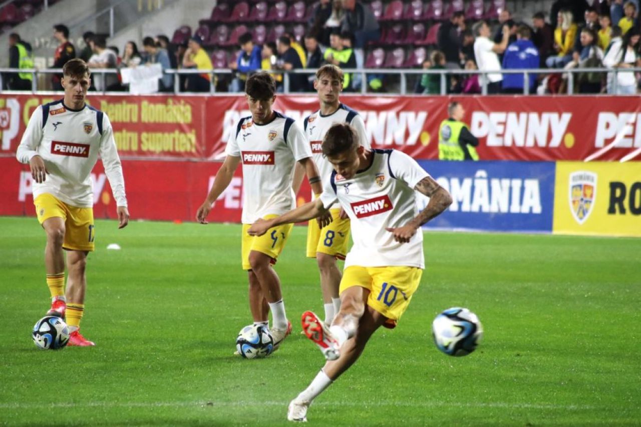 Tavi Popescu, înjurat din peluză, idolatrizat de copii, la primul meci cu banderola naționalei U21_5
