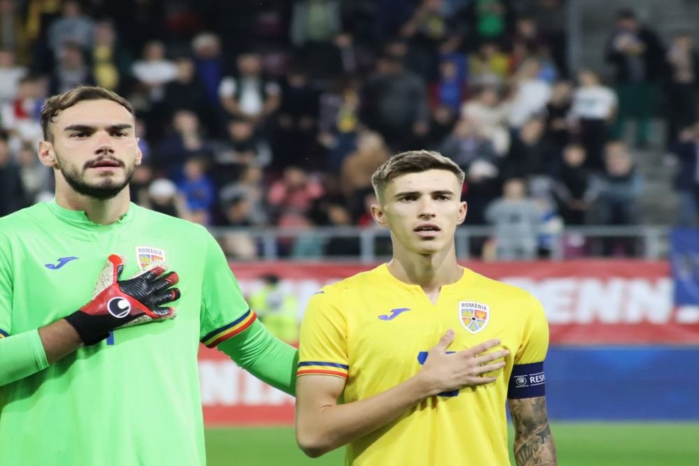Tavi Popescu, înjurat din peluză, idolatrizat de copii, la primul meci cu banderola naționalei U21_6