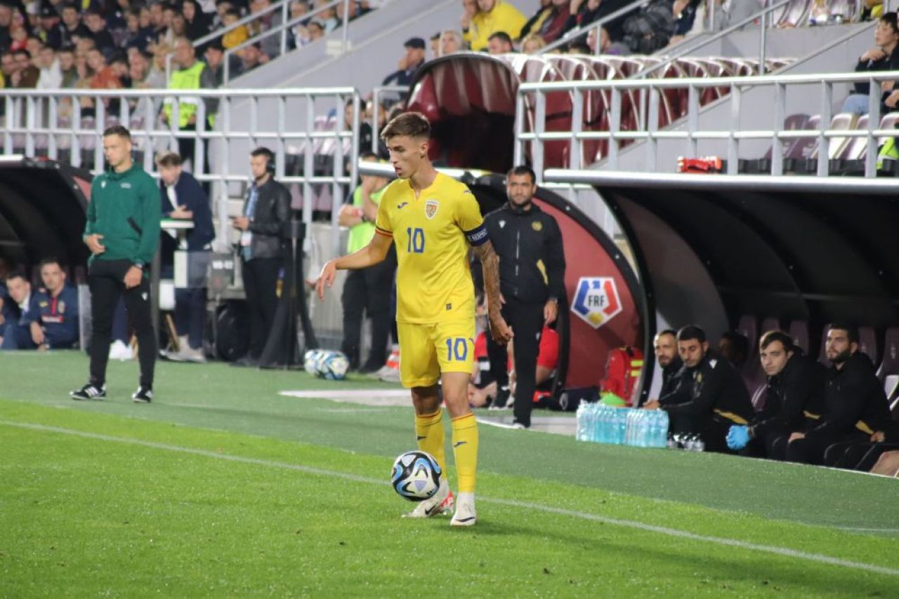 Tavi Popescu, înjurat din peluză, idolatrizat de copii, la primul meci cu banderola naționalei U21_11