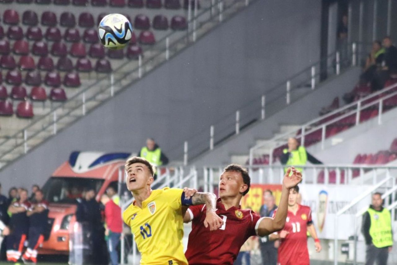 Tavi Popescu, înjurat din peluză, idolatrizat de copii, la primul meci cu banderola naționalei U21_12