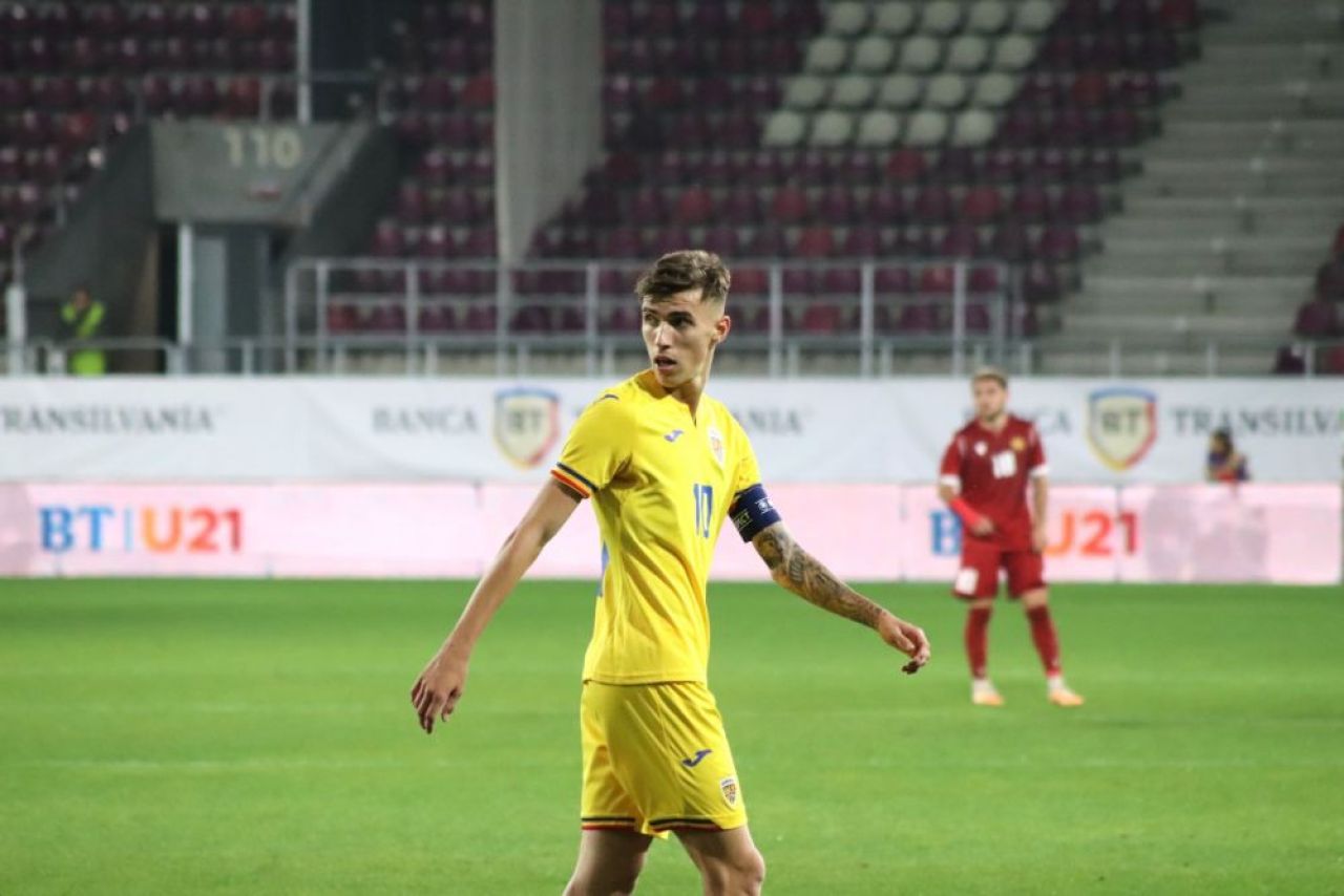 Tavi Popescu, înjurat din peluză, idolatrizat de copii, la primul meci cu banderola naționalei U21_1