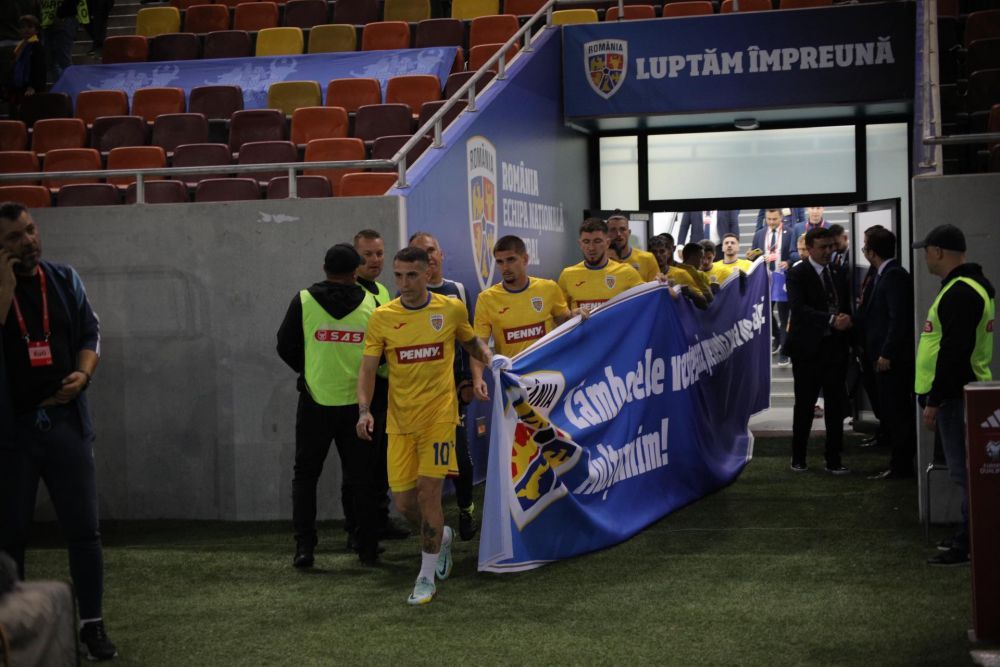 Tricolorii au ieșit la încălzire și au afișat un banner mare! Mesaj pentru copiii aflați pe Arena Națională_1