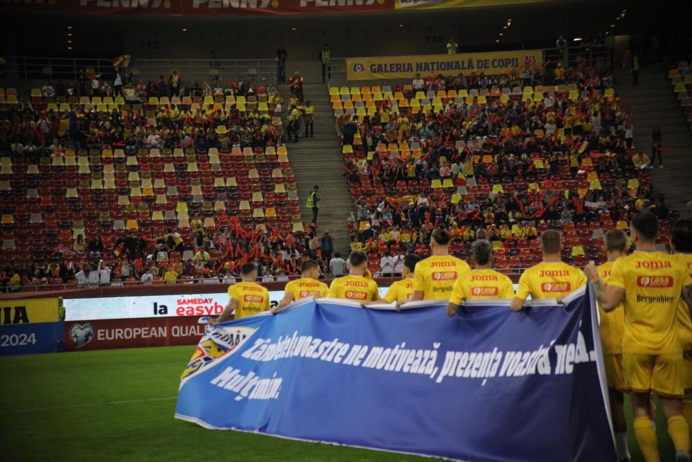 Tricolorii au ieșit la încălzire și au afișat un banner mare! Mesaj pentru copiii aflați pe Arena Națională_4