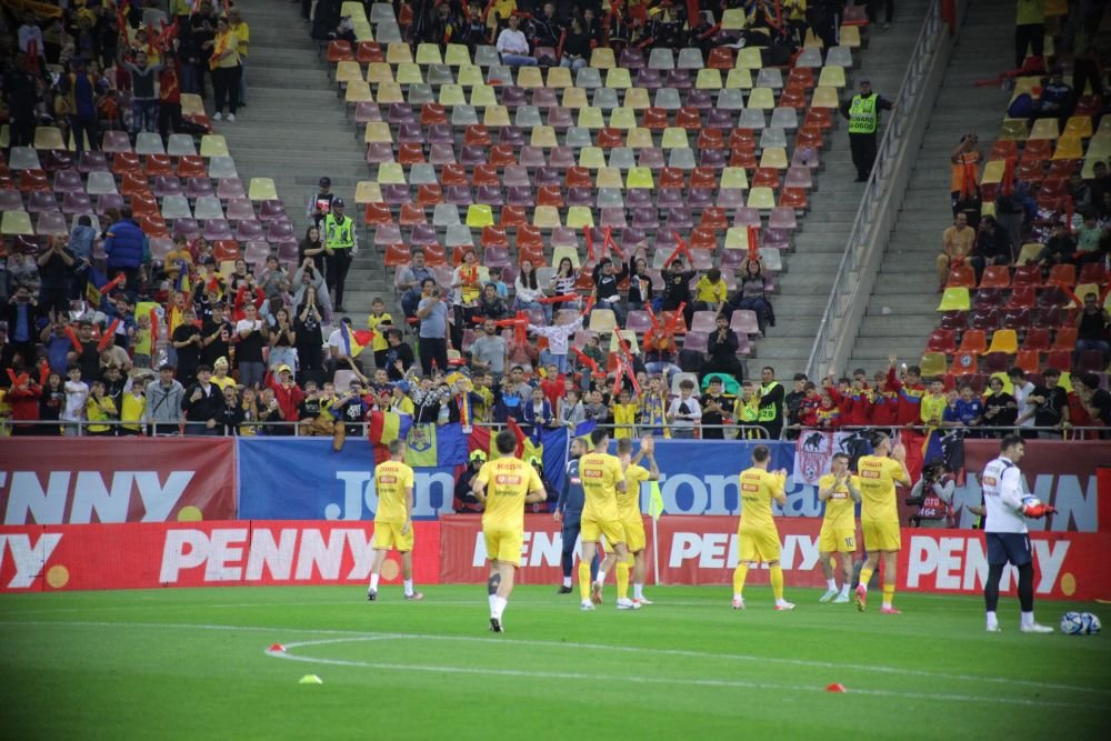 Tricolorii au ieșit la încălzire și au afișat un banner mare! Mesaj pentru copiii aflați pe Arena Națională_8