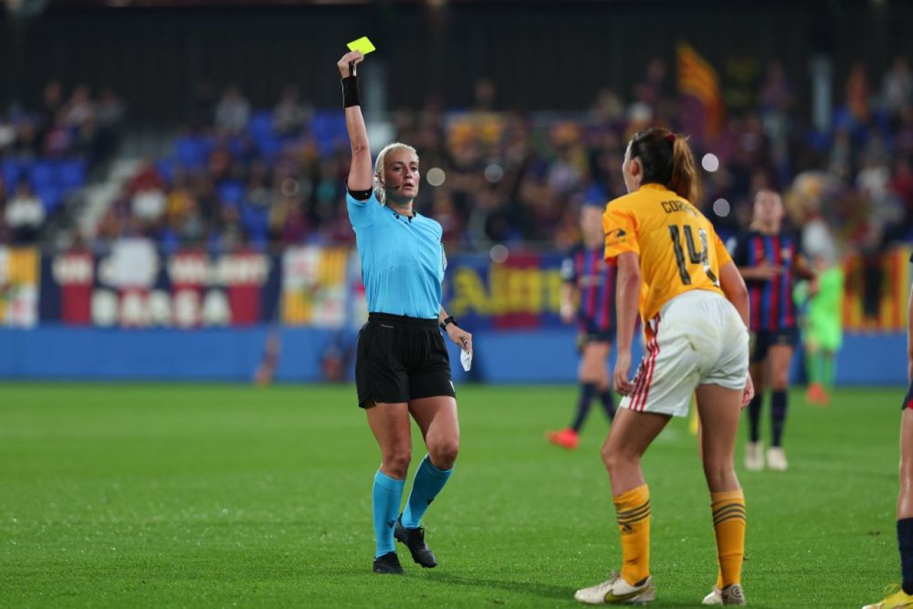 Alina Peșu o va arbitra pe Real Madrid în Champions League!_7