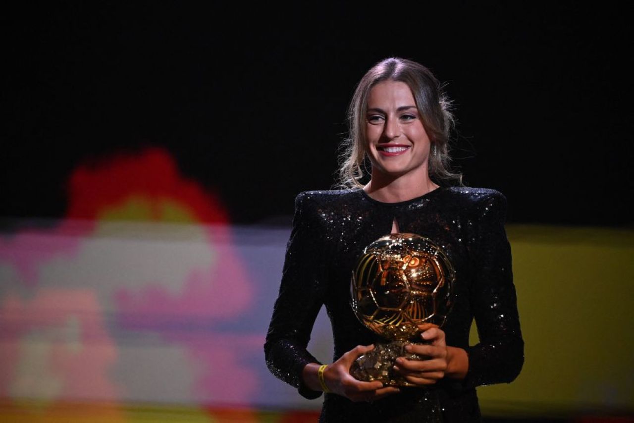 Alexia Putellas de la Barcelona, Messi în rochie_2