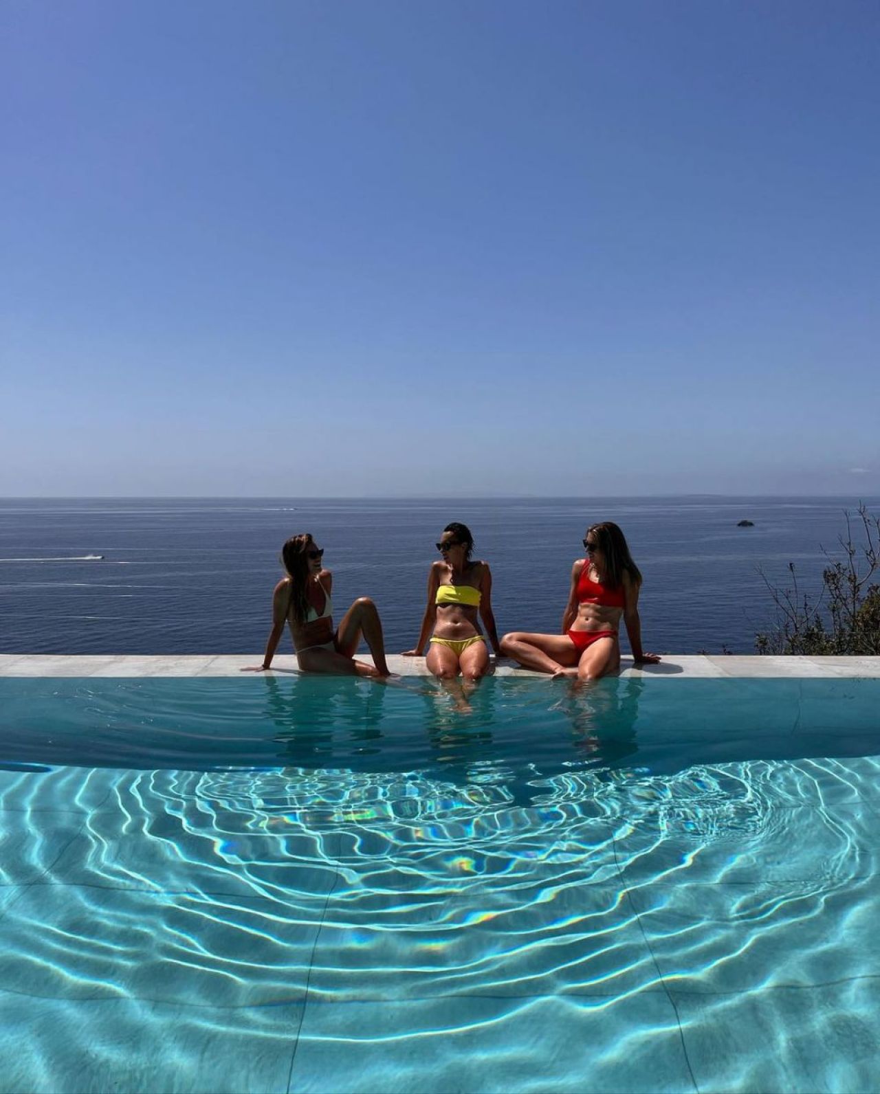 Alexia Putellas de la Barcelona, Messi în rochie_3