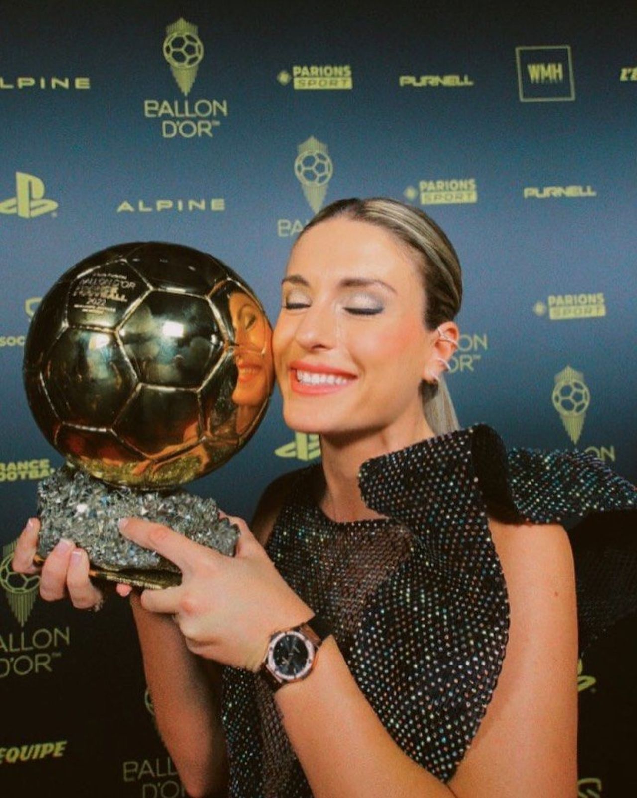 Alexia Putellas de la Barcelona, Messi în rochie_6