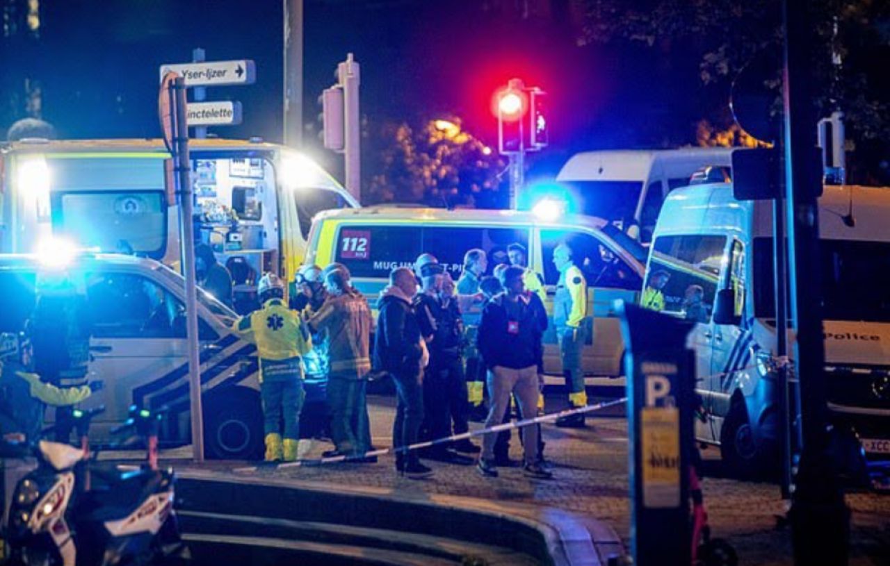 Tragedie în fotbal! Suporteri împușcați înainte de Suedia - Belgia | Echipele nu vor să mai intre pe teren, suporterii nu pot părăsi stadionul_1
