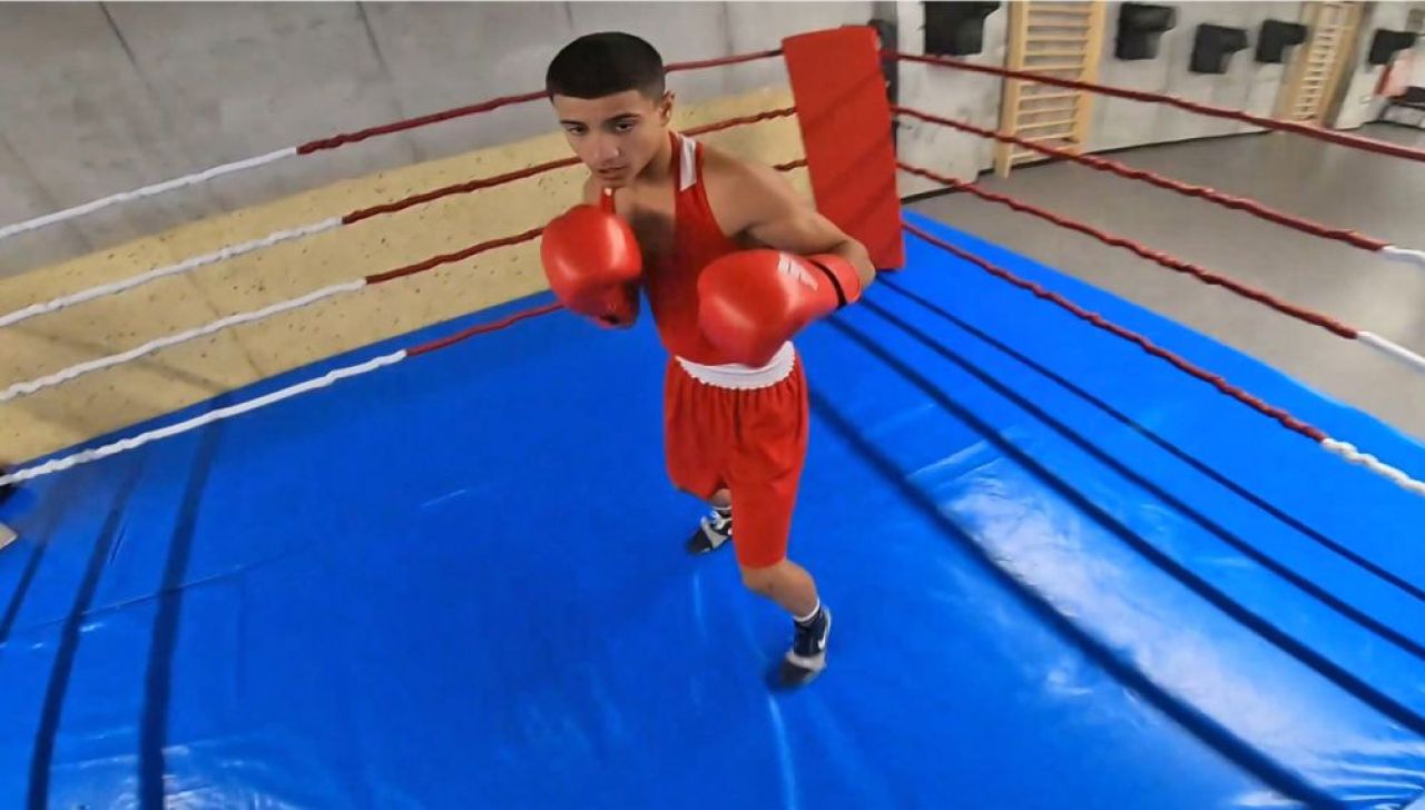 El e cel mai talentat boxer de la Rapid. Are poveste de Rocky, idolul lui e Mayweather, dar e asemănat cu Tyson_7