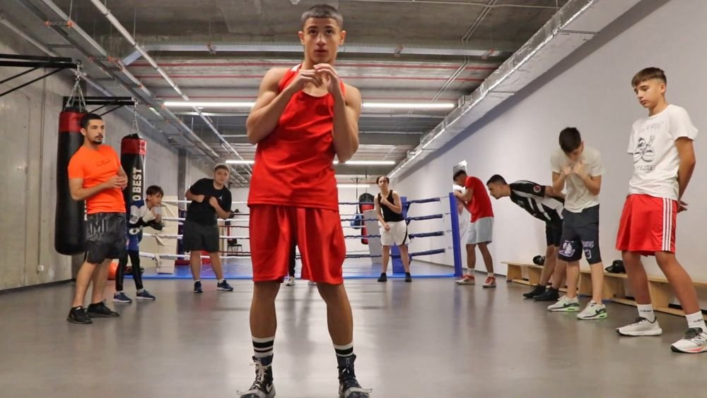 El e cel mai talentat boxer de la Rapid. Are poveste de Rocky, idolul lui e Mayweather, dar e asemănat cu Tyson_8