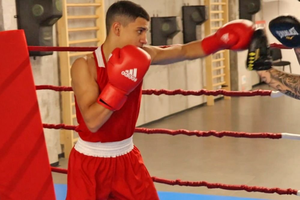 El e cel mai talentat boxer de la Rapid. Are poveste de Rocky, idolul lui e Mayweather, dar e asemănat cu Tyson_9
