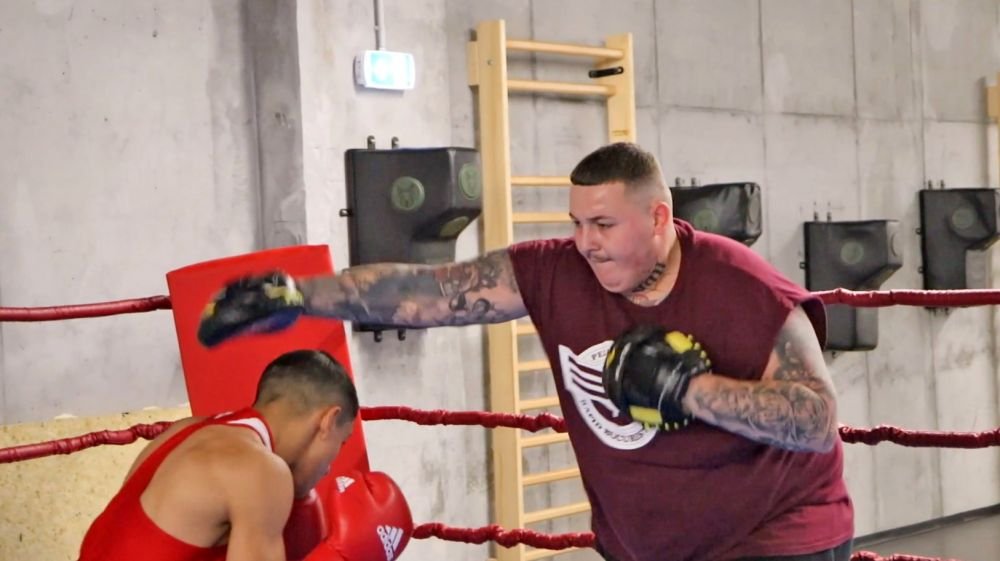 El e cel mai talentat boxer de la Rapid. Are poveste de Rocky, idolul lui e Mayweather, dar e asemănat cu Tyson_10