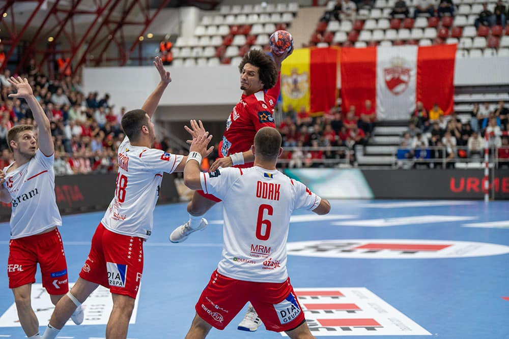 Dinamo a dat de pământ cu Izvidac în EHF European League. Câte goluri au marcat elevii lui Xavi Pascual în meciul în care vioara întâi a fost Akimenko_2