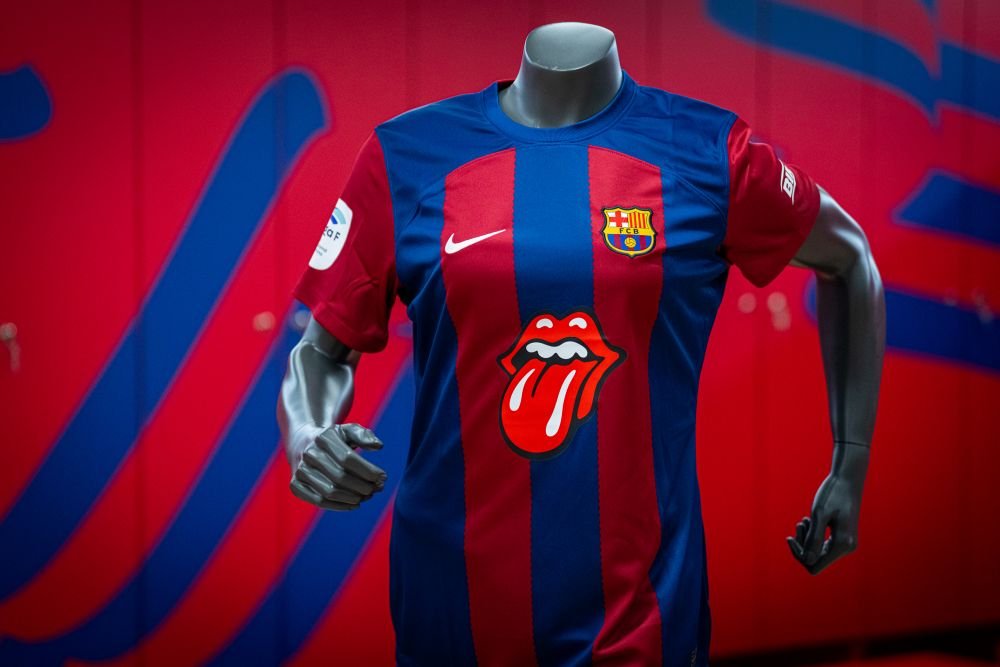 Să fie rock și fotbal! FC Barcelona a lansat tricourile în ediție limitată pentru El Clasico _2