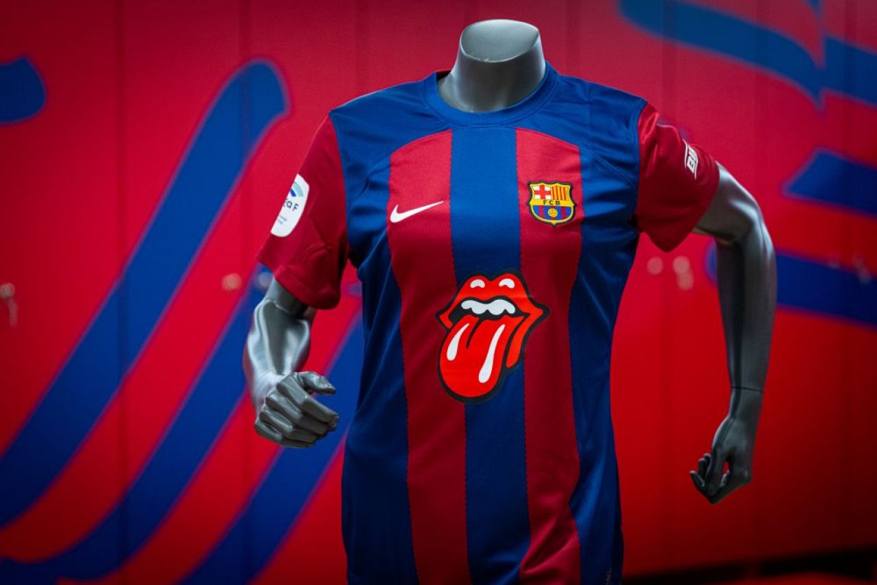 Să fie rock și fotbal! FC Barcelona a lansat tricourile în ediție limitată pentru El Clasico _2