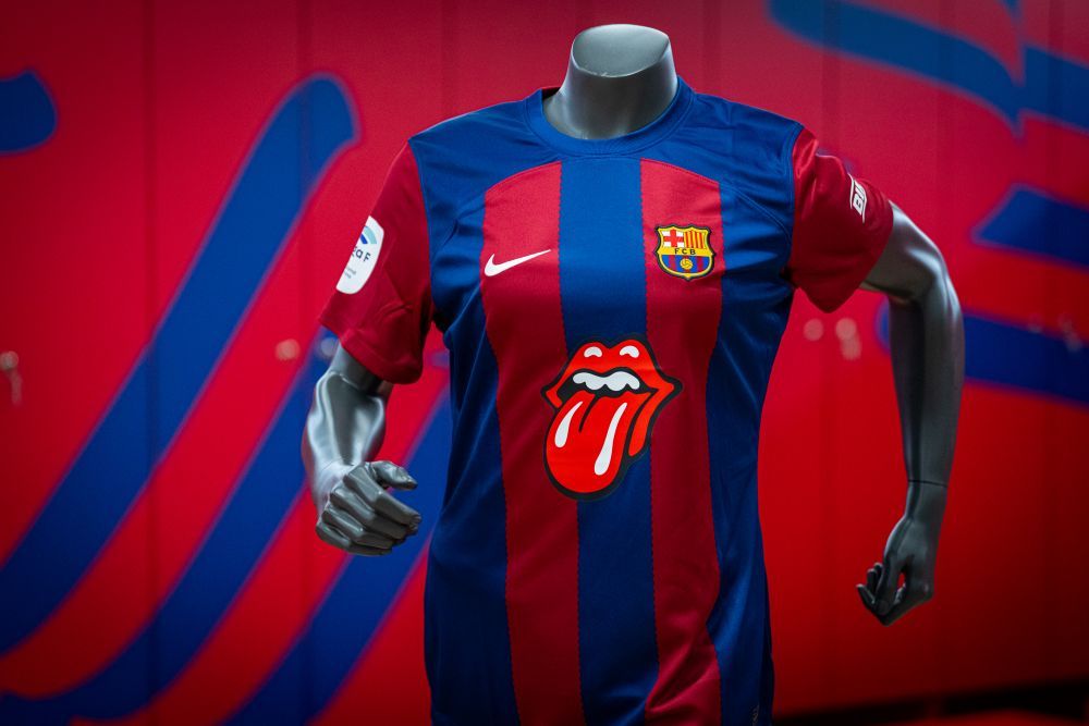Să fie rock și fotbal! FC Barcelona a lansat tricourile în ediție limitată pentru El Clasico _2