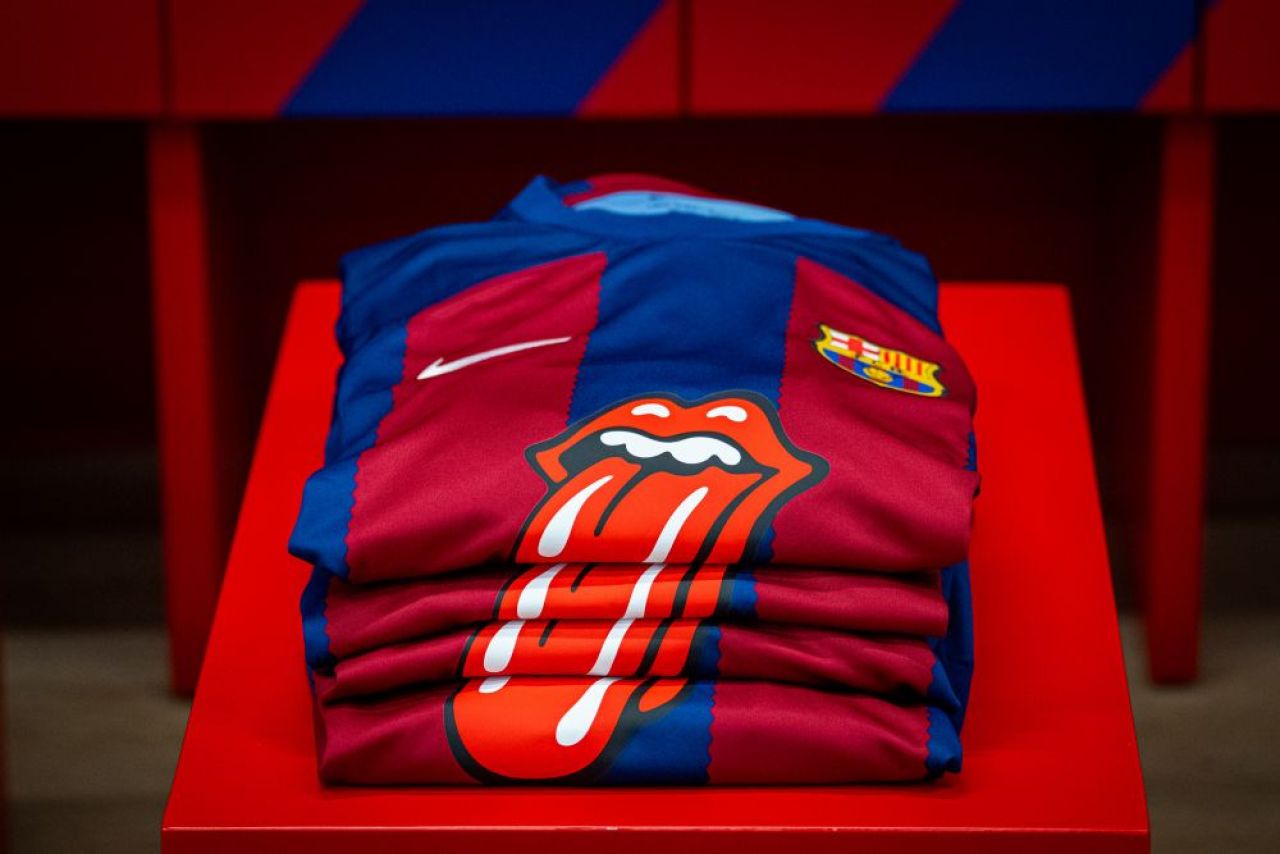 Să fie rock și fotbal! FC Barcelona a lansat tricourile în ediție limitată pentru El Clasico _3