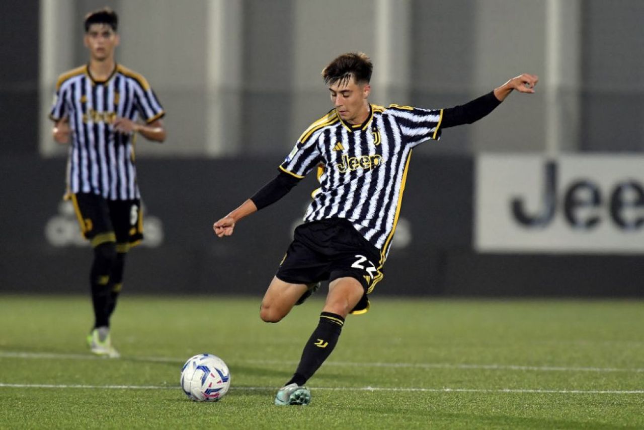 Mai avem un român la Juventus! Cine este tânărul fotbalist asemănat cu o legendă a torinezilor_1