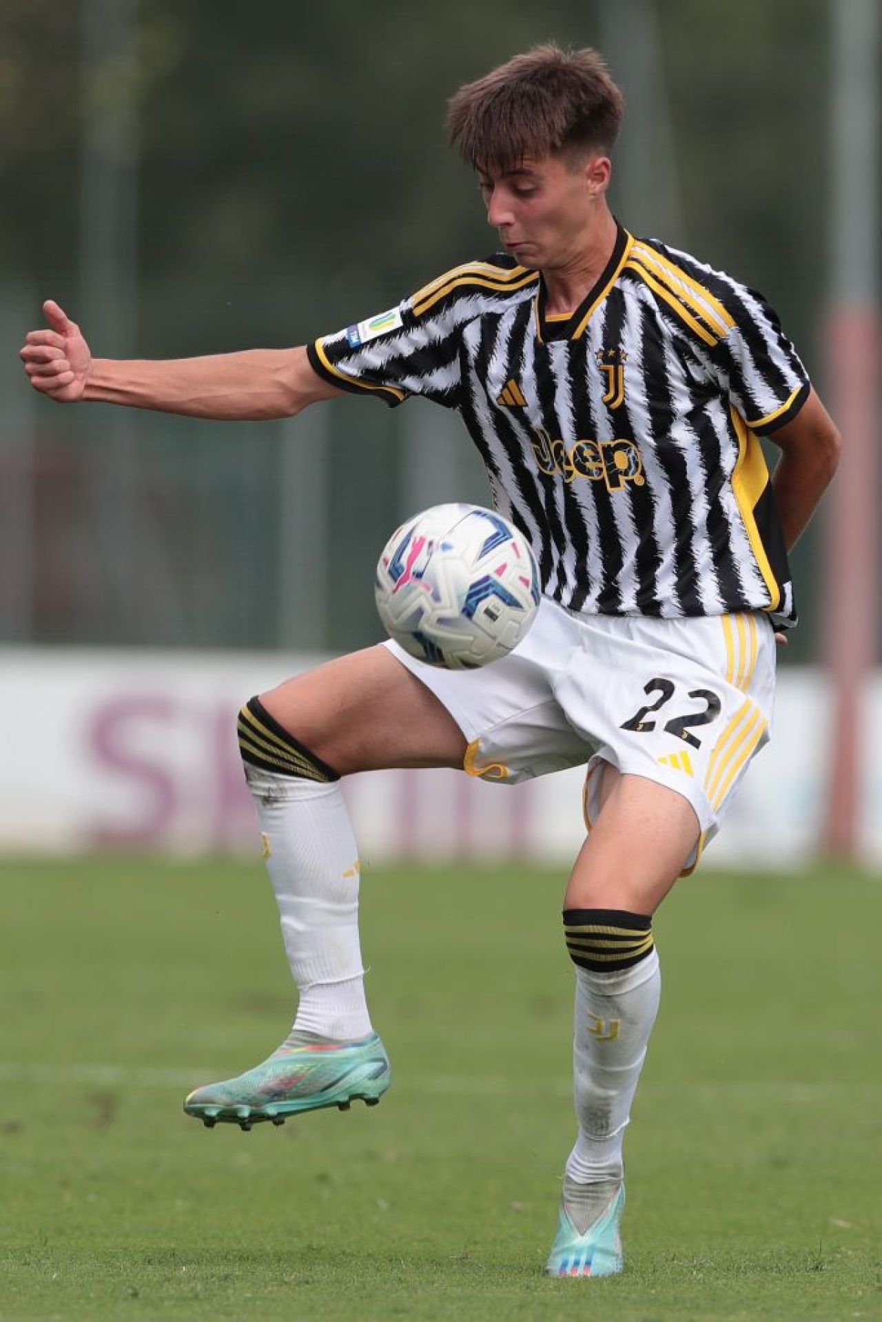 Mai avem un român la Juventus! Cine este tânărul fotbalist asemănat cu o legendă a torinezilor_3