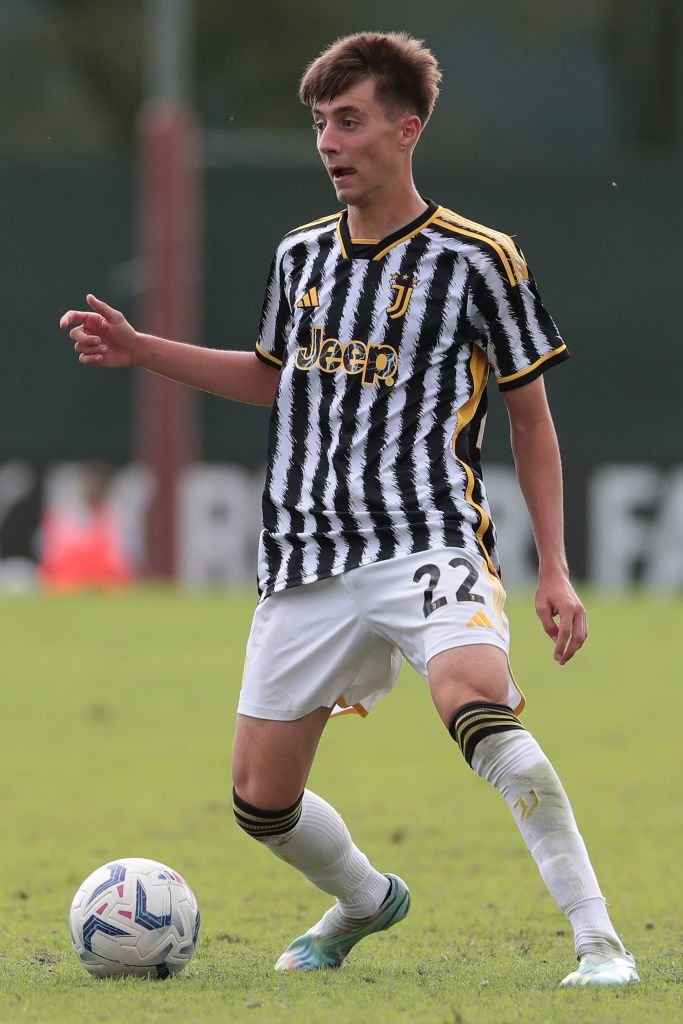 Mai avem un român la Juventus! Cine este tânărul fotbalist asemănat cu o legendă a torinezilor_7