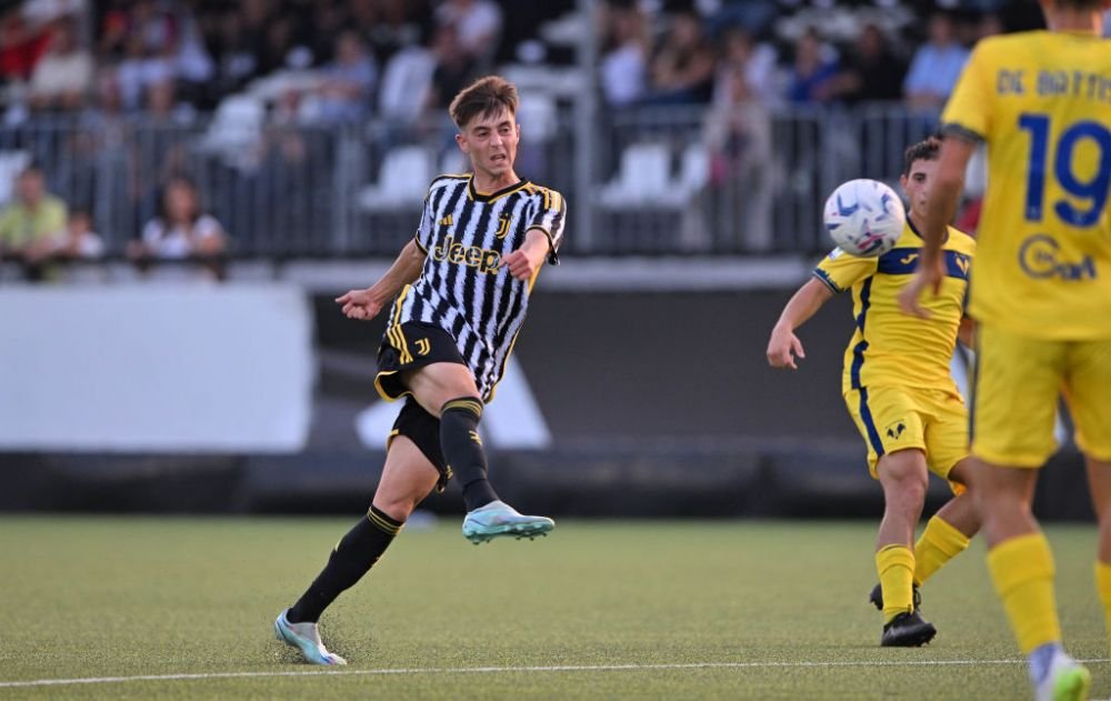 Mai avem un român la Juventus! Cine este tânărul fotbalist asemănat cu o legendă a torinezilor_9