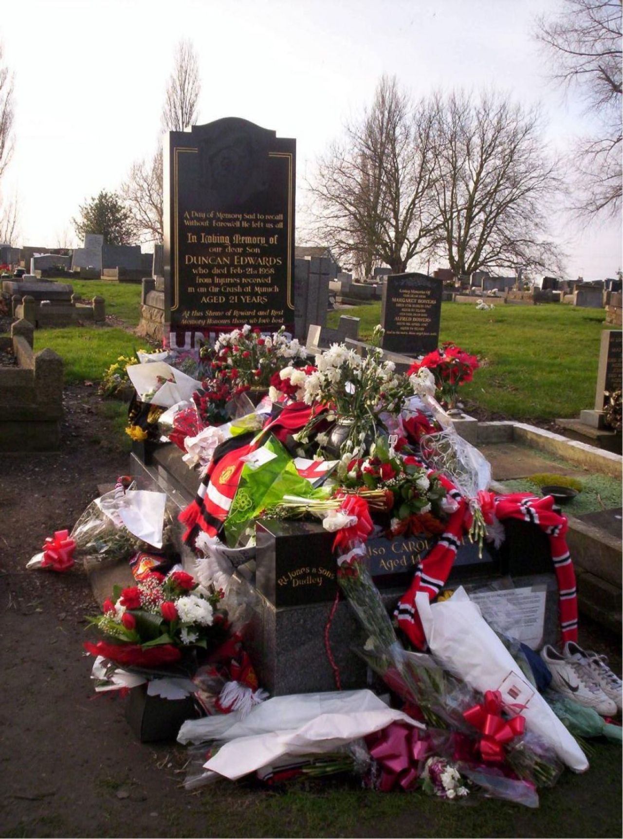 Cătălin Oprișan face o plecăciune în fața gloriei de la Manchester United. Sir Bobby Charlton: de la ”The Busby Babes” la ultimul supraviețuitor al tragediei de la München_2