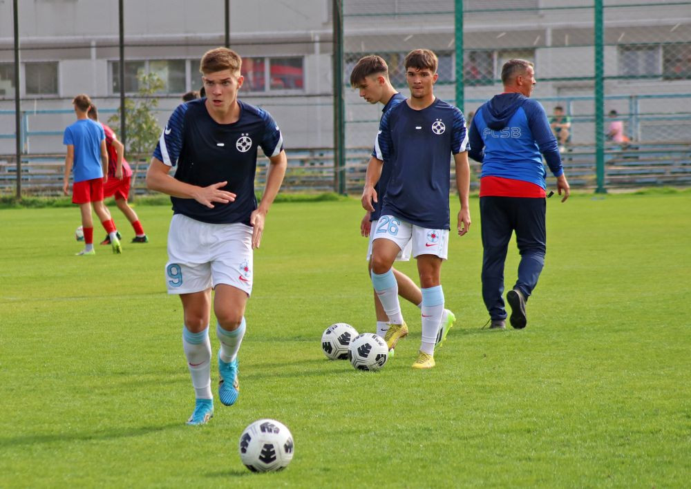 El e atacantul foarte tânăr și înalt, noul pariu al lui Gigi Becali! _10